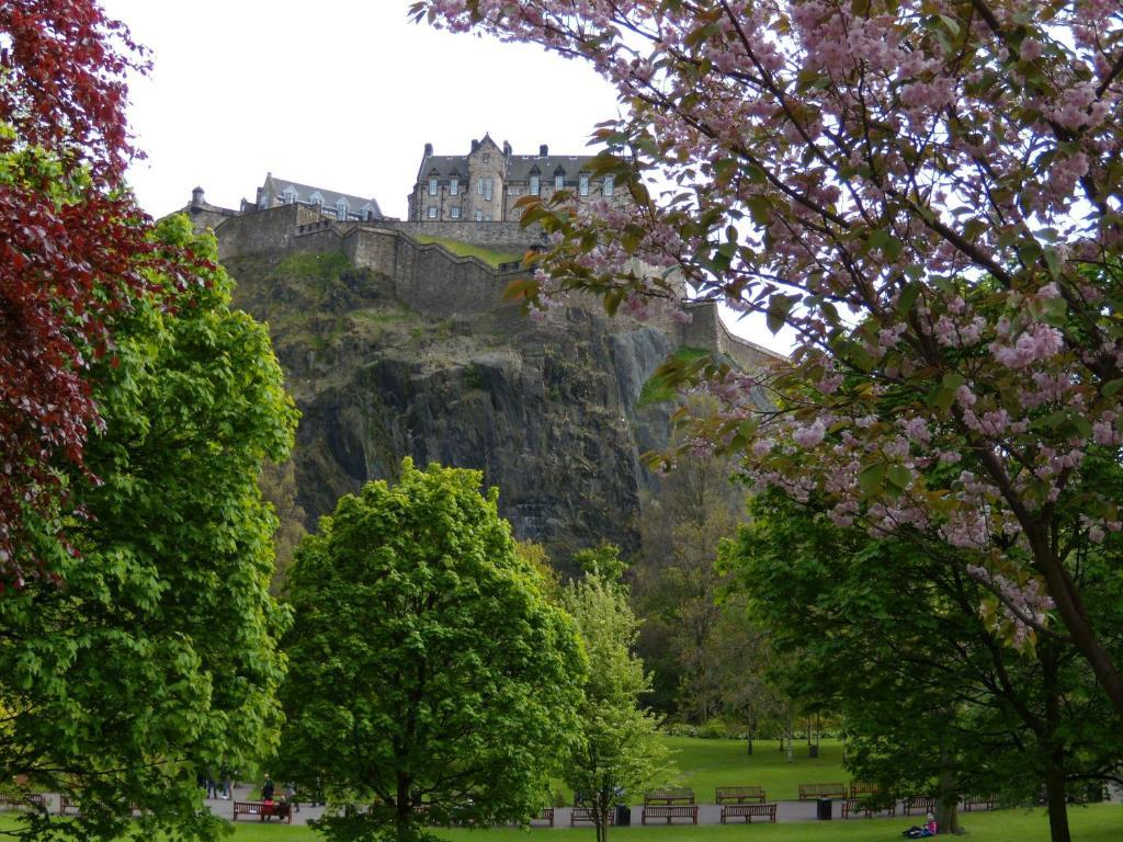 Sonas Gasthuis Edinburgh